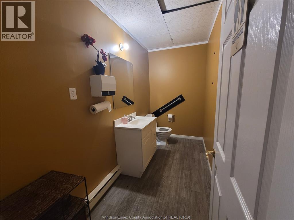 4774 Wyandotte Street East — photo 15