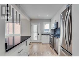 611 Hillsdale Avenue E, Toronto, ON M4S1V1 Photo 9