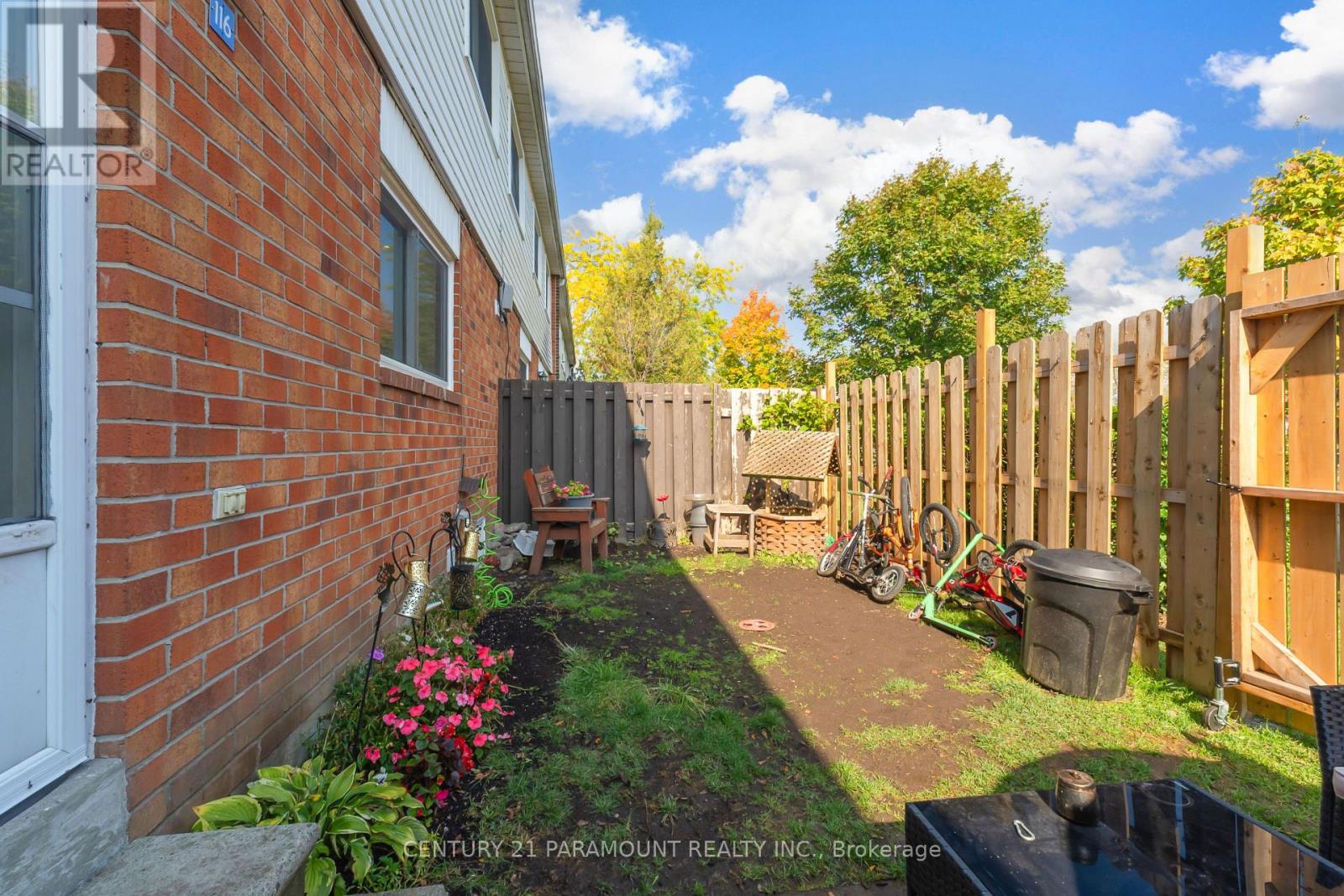 #116 1010 GLEN STREET - 35