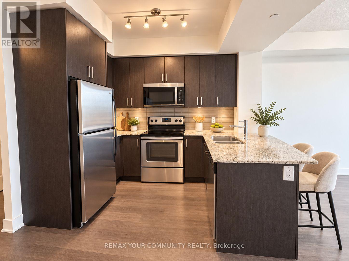 7608 Yonge Street — photo 8