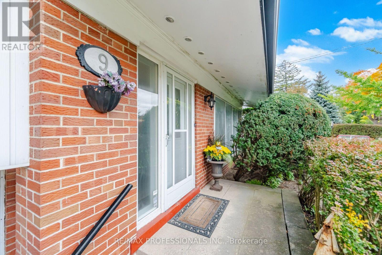 9 HUMBER RIDGE DRIVE - 4
