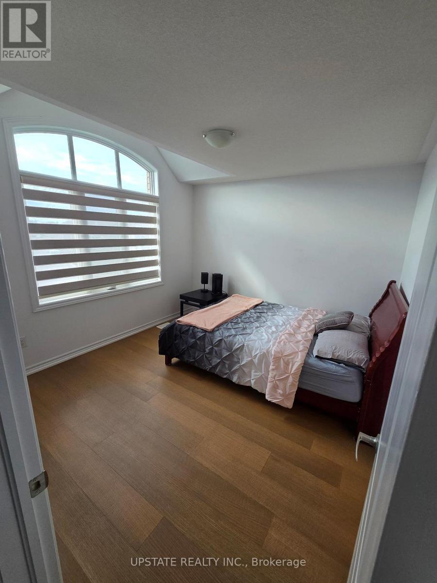 25 Doc Lougheed Avenue — photo 10