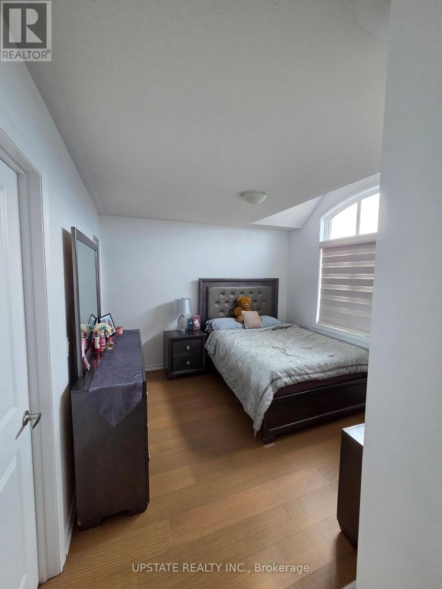 25 Doc Lougheed Avenue — photo 11