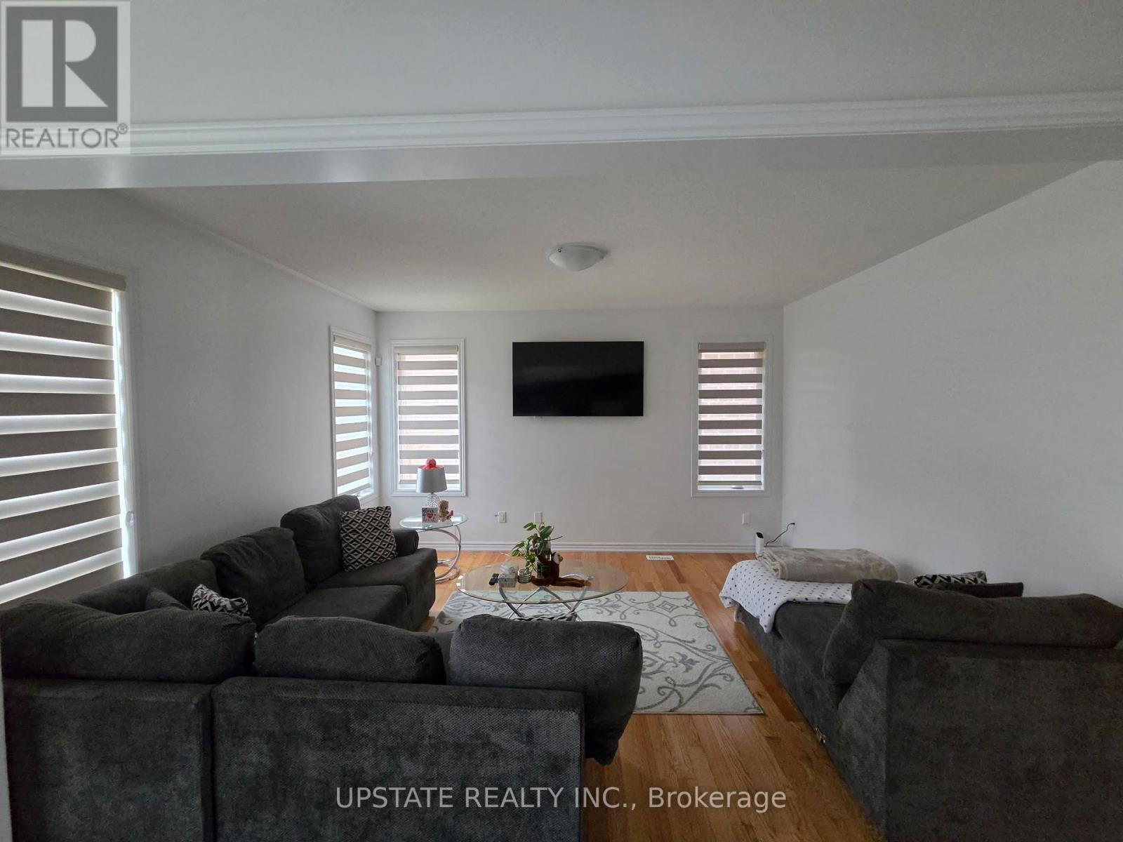 25 Doc Lougheed Avenue — photo 3