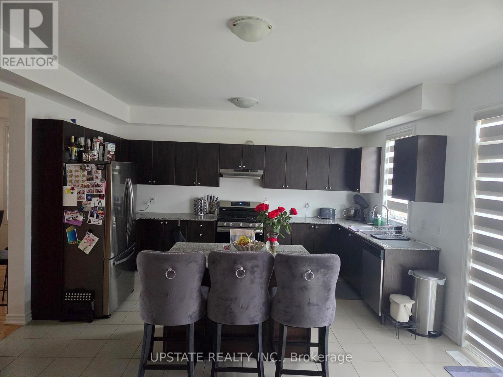 25 Doc Lougheed Avenue — photo 4