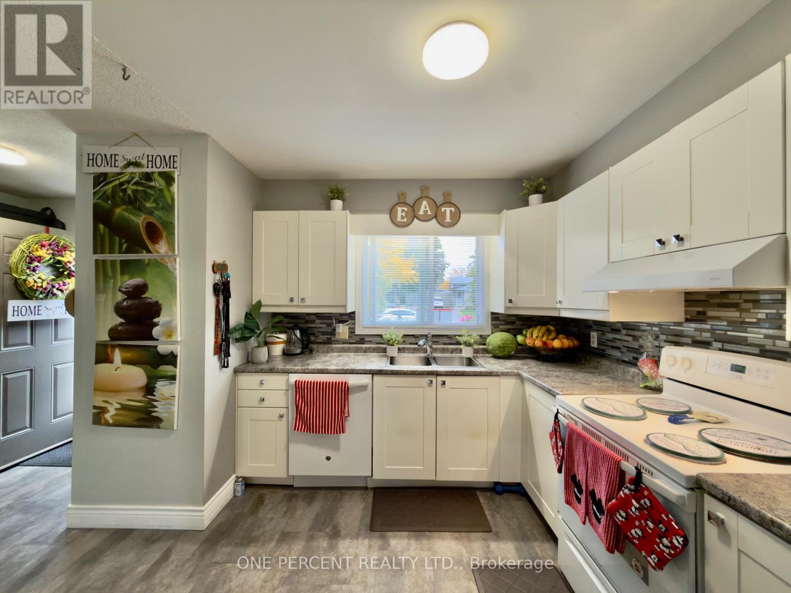 #5 65 DORCHESTER BOULEVARD - 6