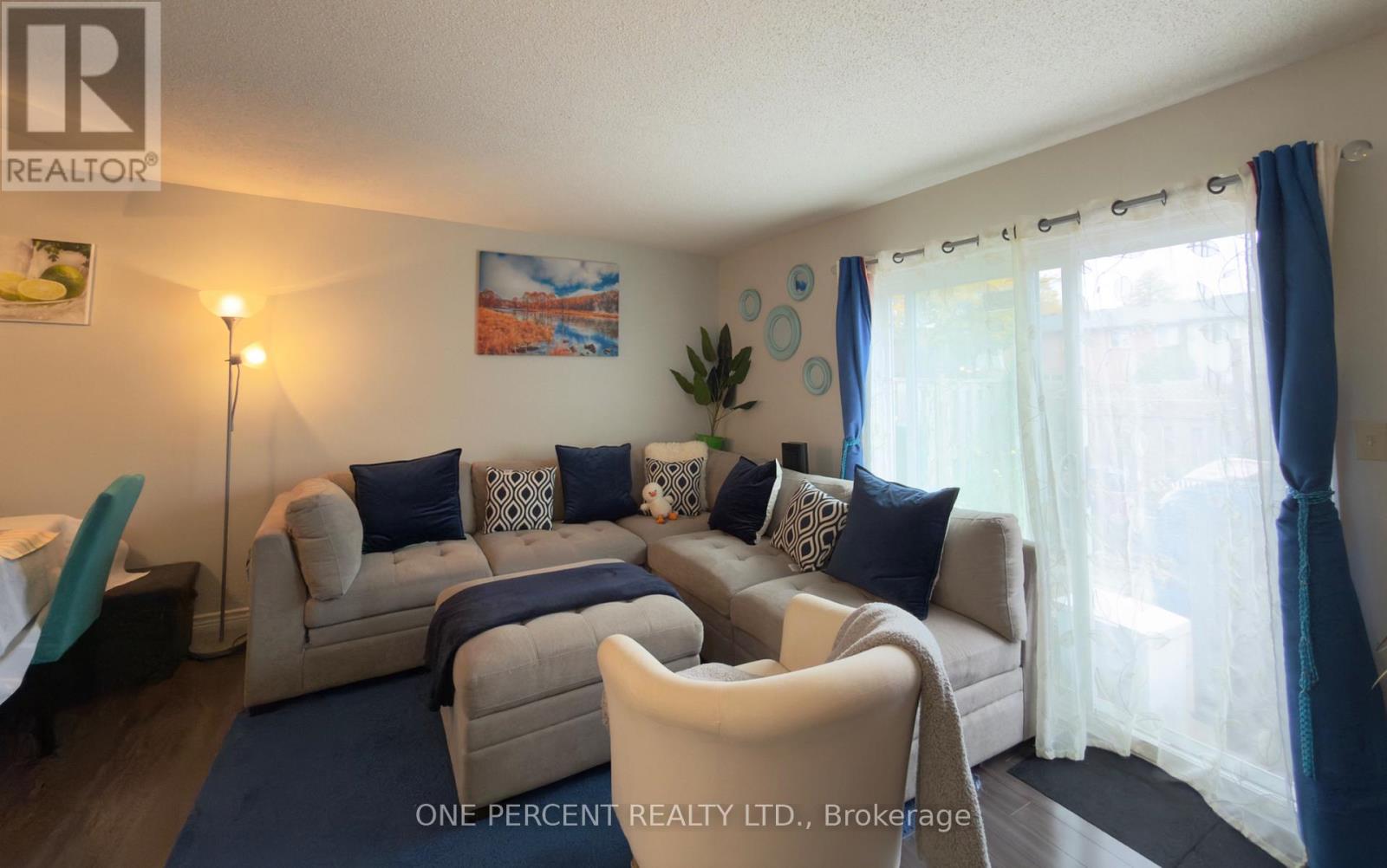 #5 65 DORCHESTER BOULEVARD - 9