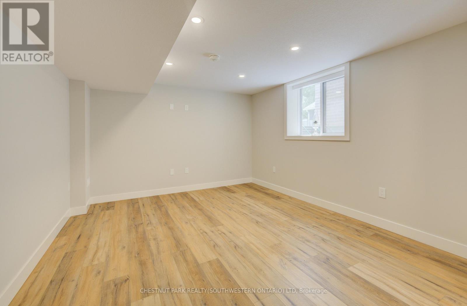B - 35 SECOND AVENUE, Kitchener — photo 10