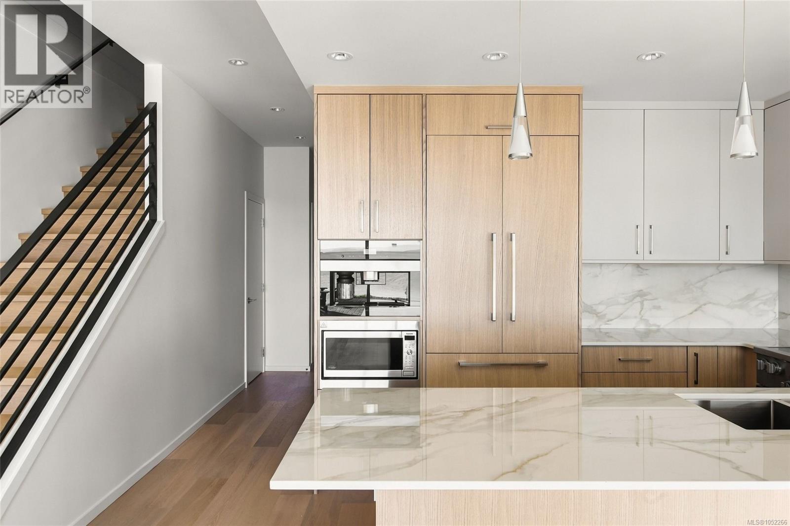 #2 2525 Rothesay Ave - 10