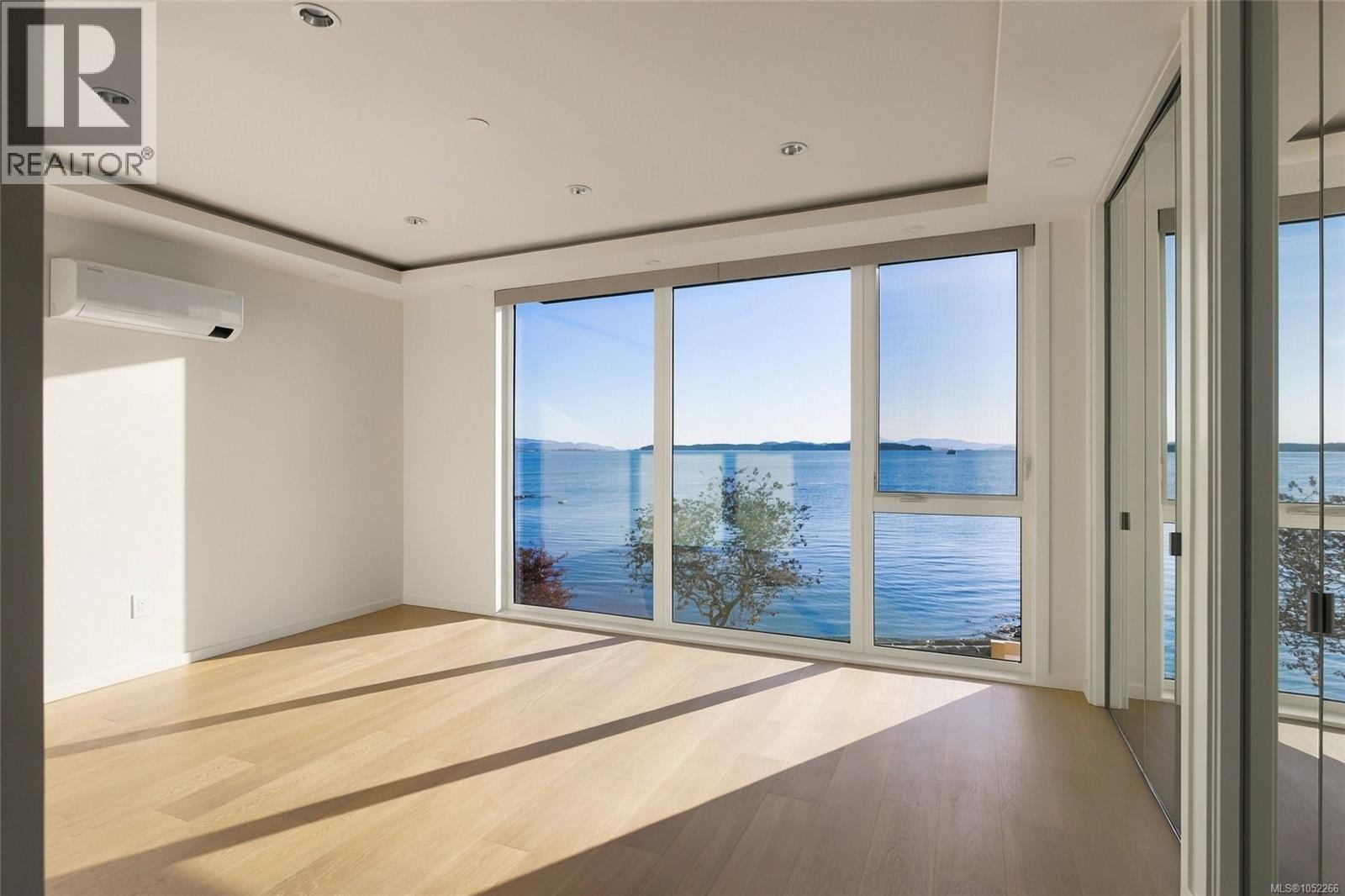 #2 2525 Rothesay Ave - 16