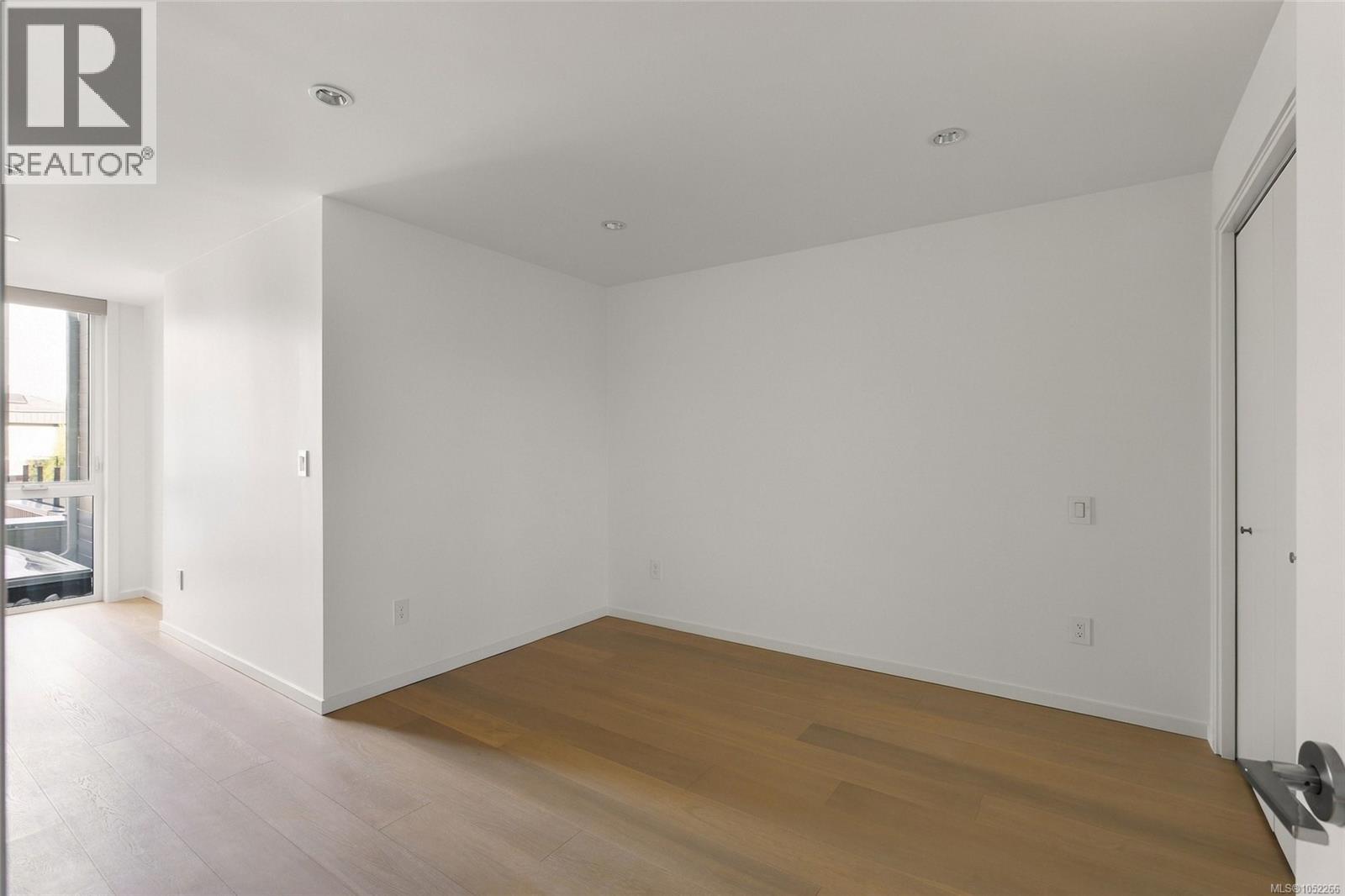 #2 2525 Rothesay Ave - 23