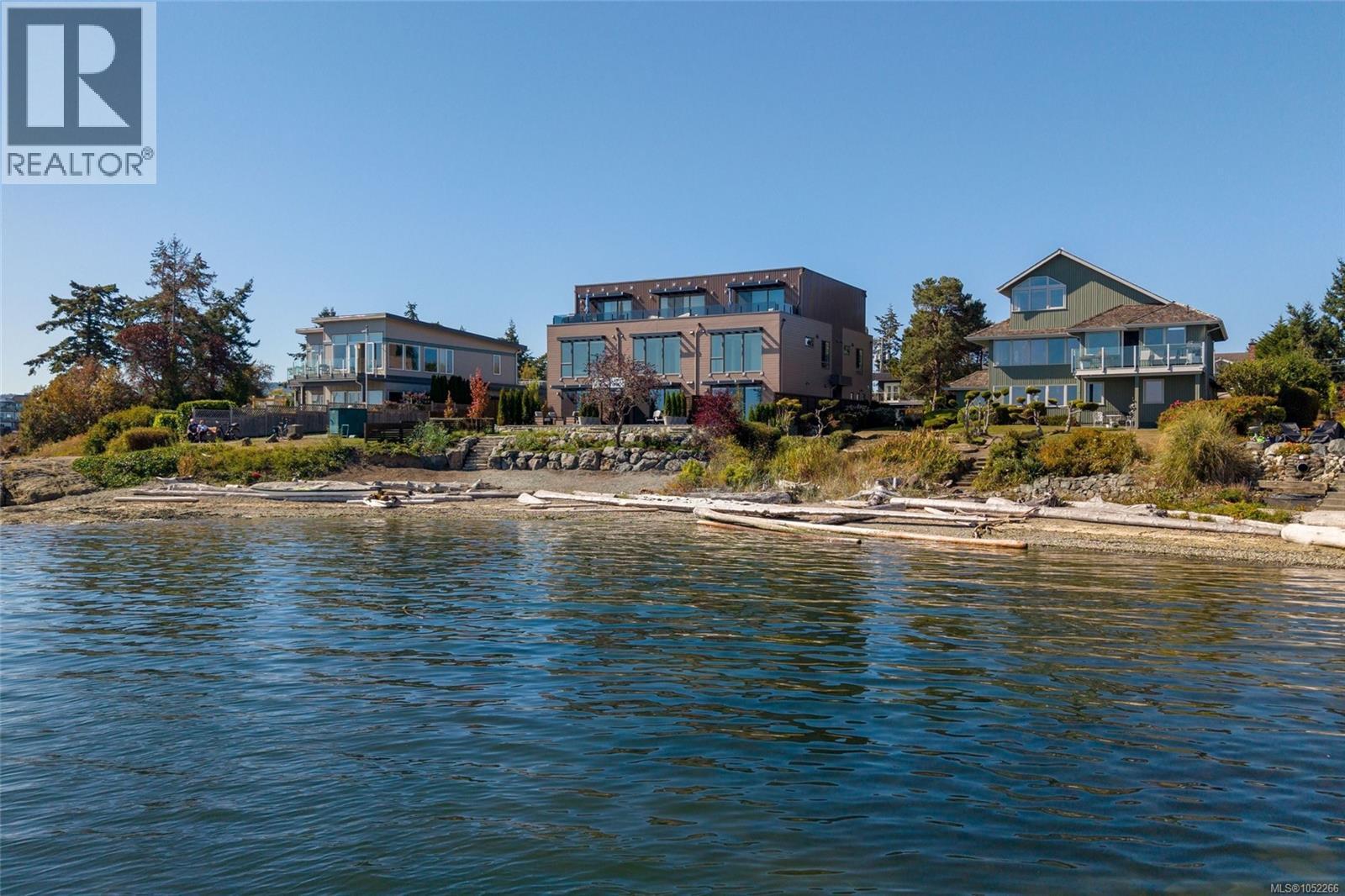 #2 2525 Rothesay Ave - 26