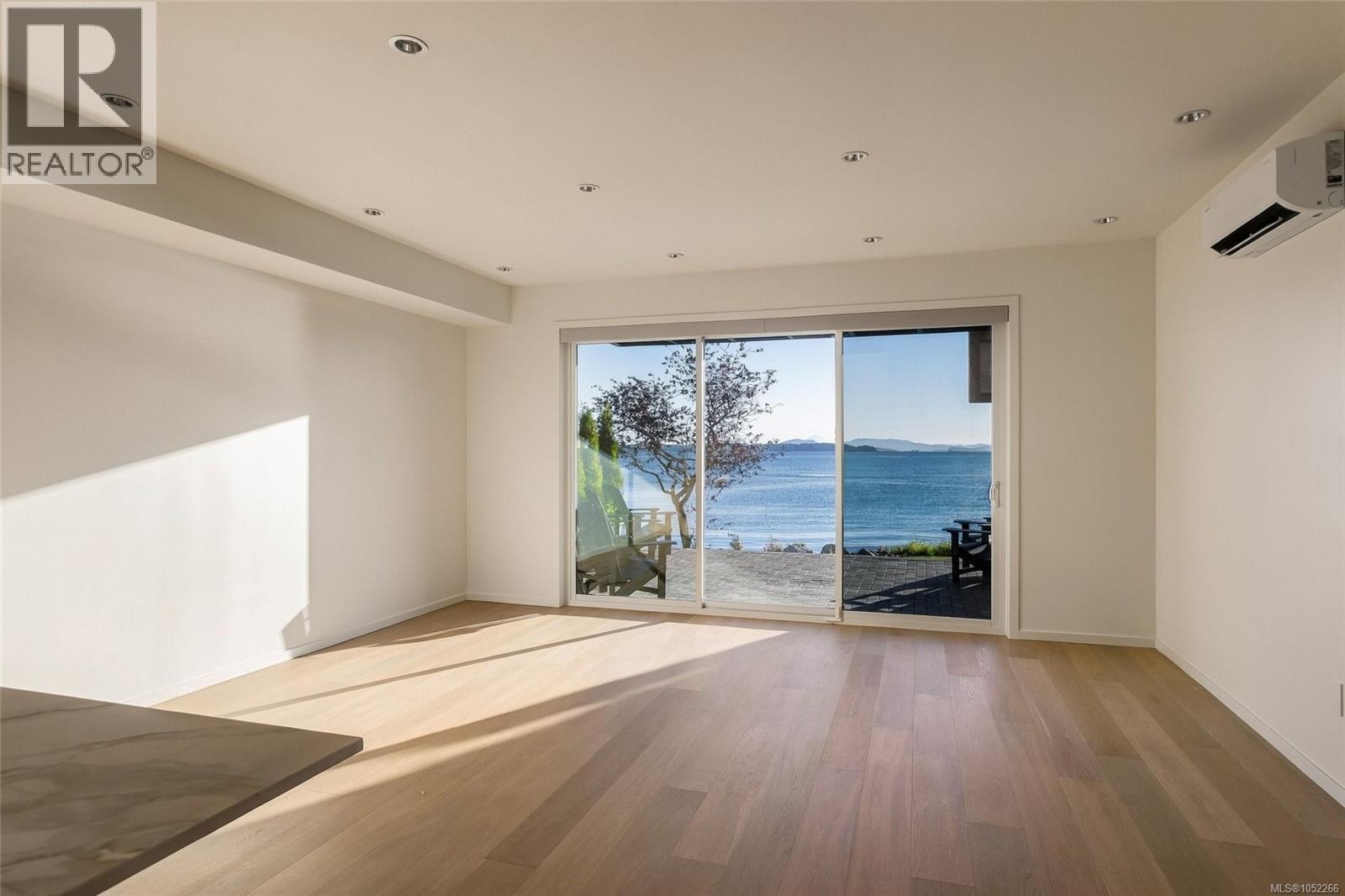 #2 2525 Rothesay Ave - 3