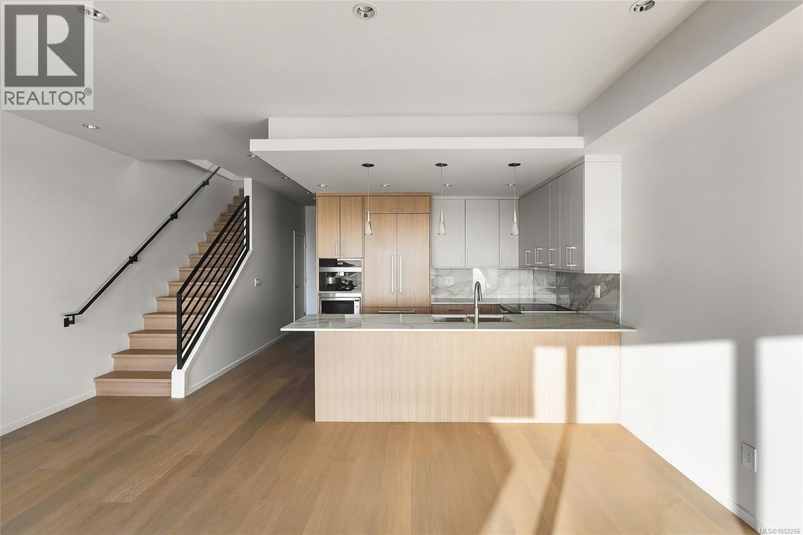 #2 2525 Rothesay Ave - 5