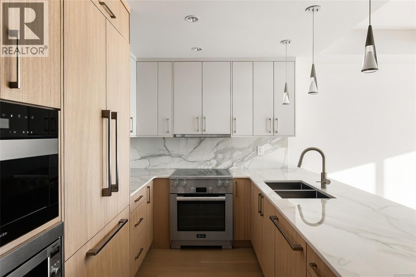 #2 2525 Rothesay Ave - 7
