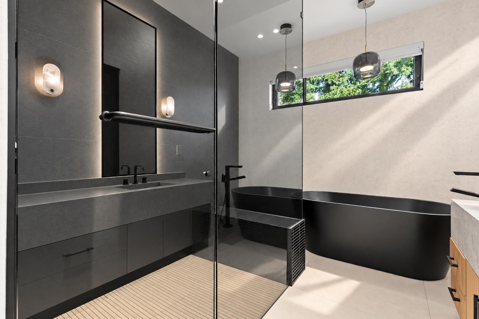 1072 HABGOOD STREET, White Rock - Image 1