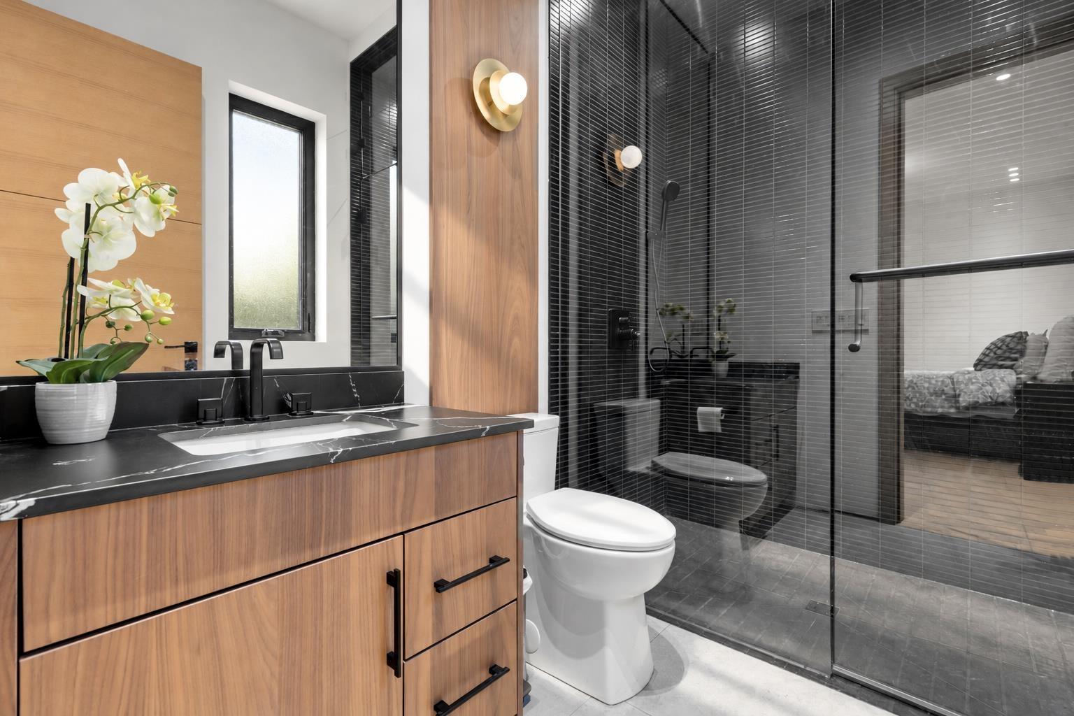 1072 HABGOOD STREET, White Rock - Image 1