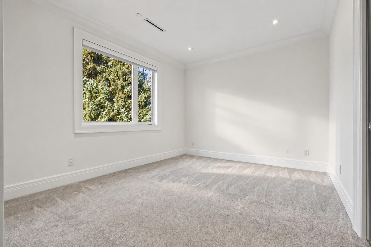 14237 VINE AVENUE, White Rock - Image 1