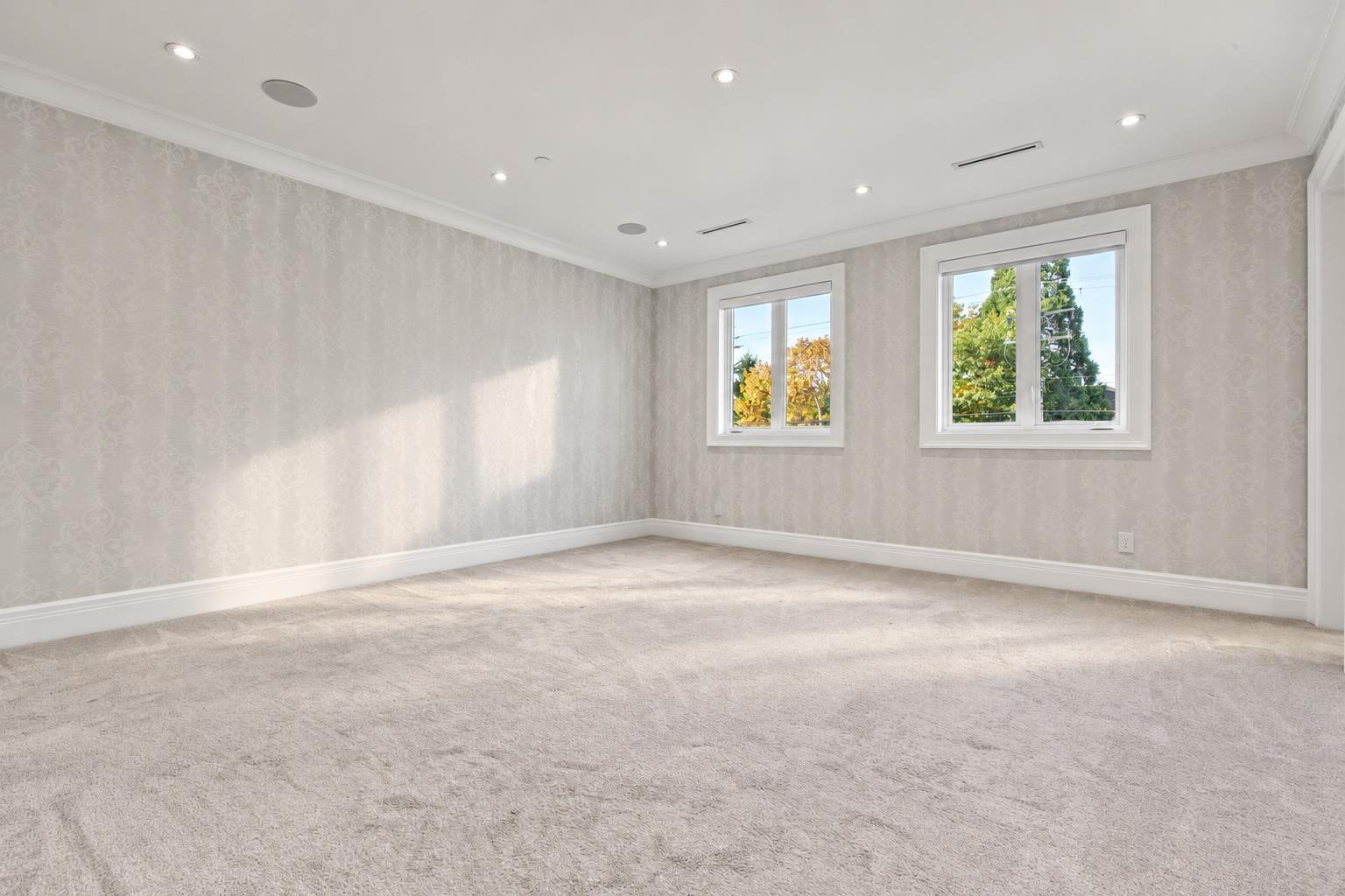 14237 VINE AVENUE, White Rock - Image 1