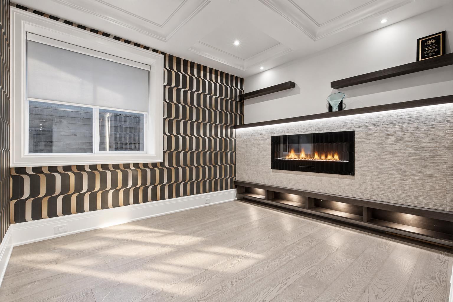 14237 VINE AVENUE, White Rock - Image 1