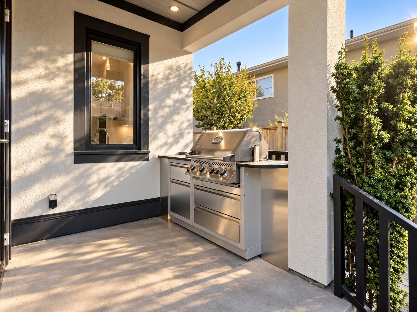 14237 VINE AVENUE, White Rock - Image 1