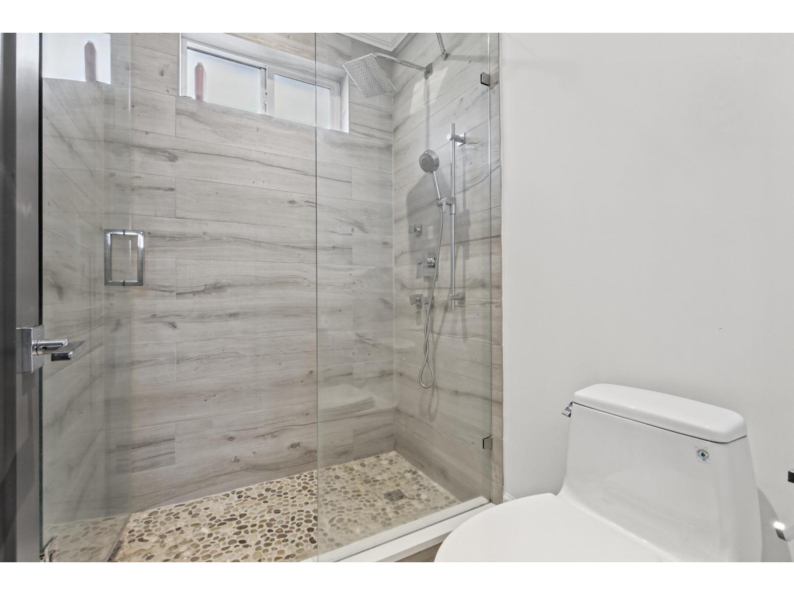 14237 VINE AVENUE, White Rock - Image 1