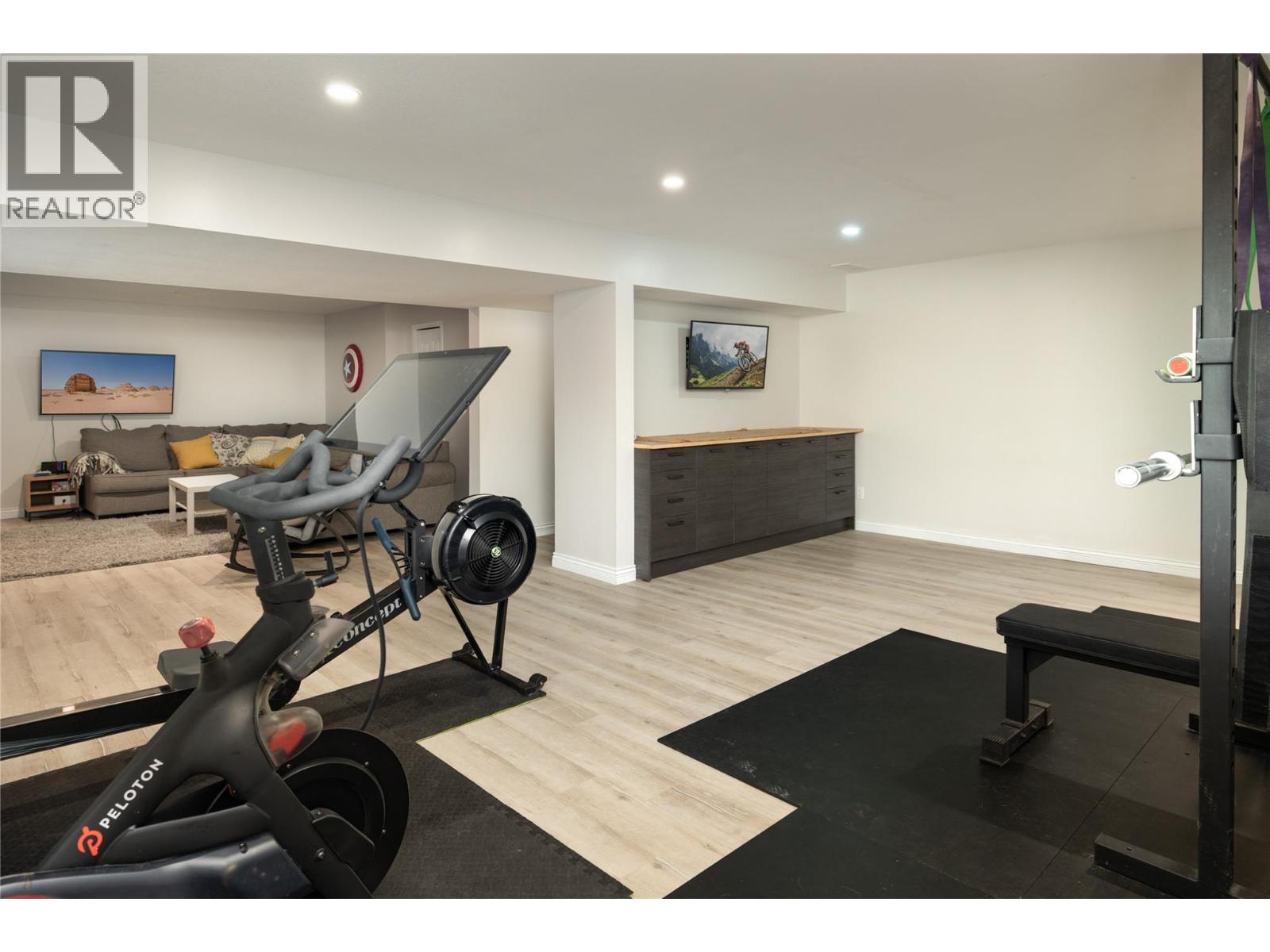 319 McCarren Avenue - 35