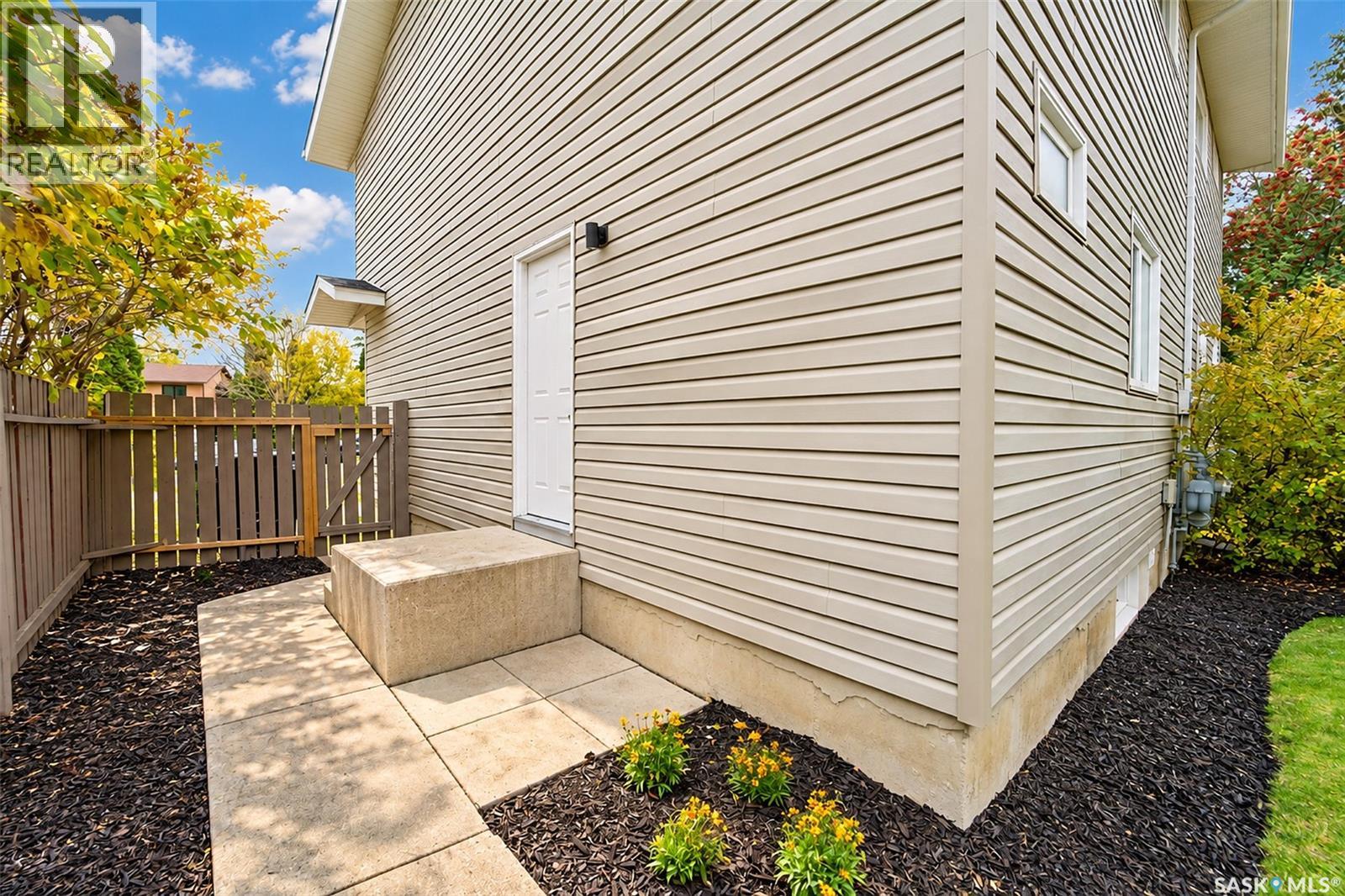 22 Manitou COURT - 42