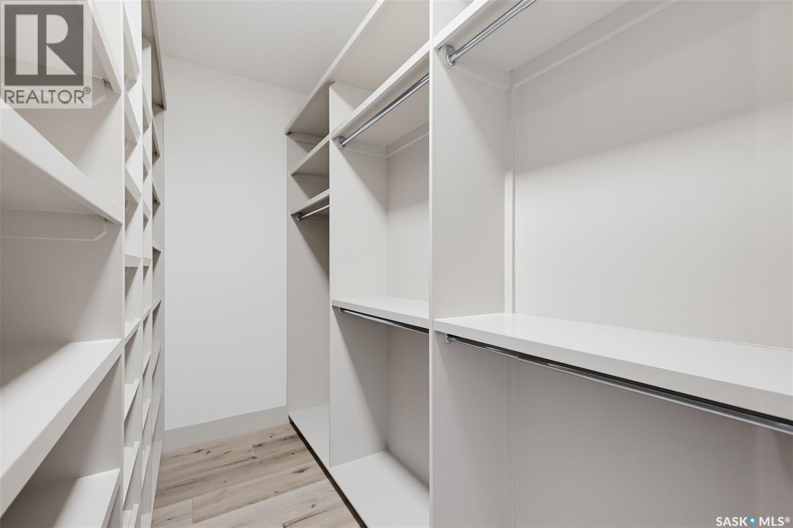 #118 Greenbryre AVENUE - 35