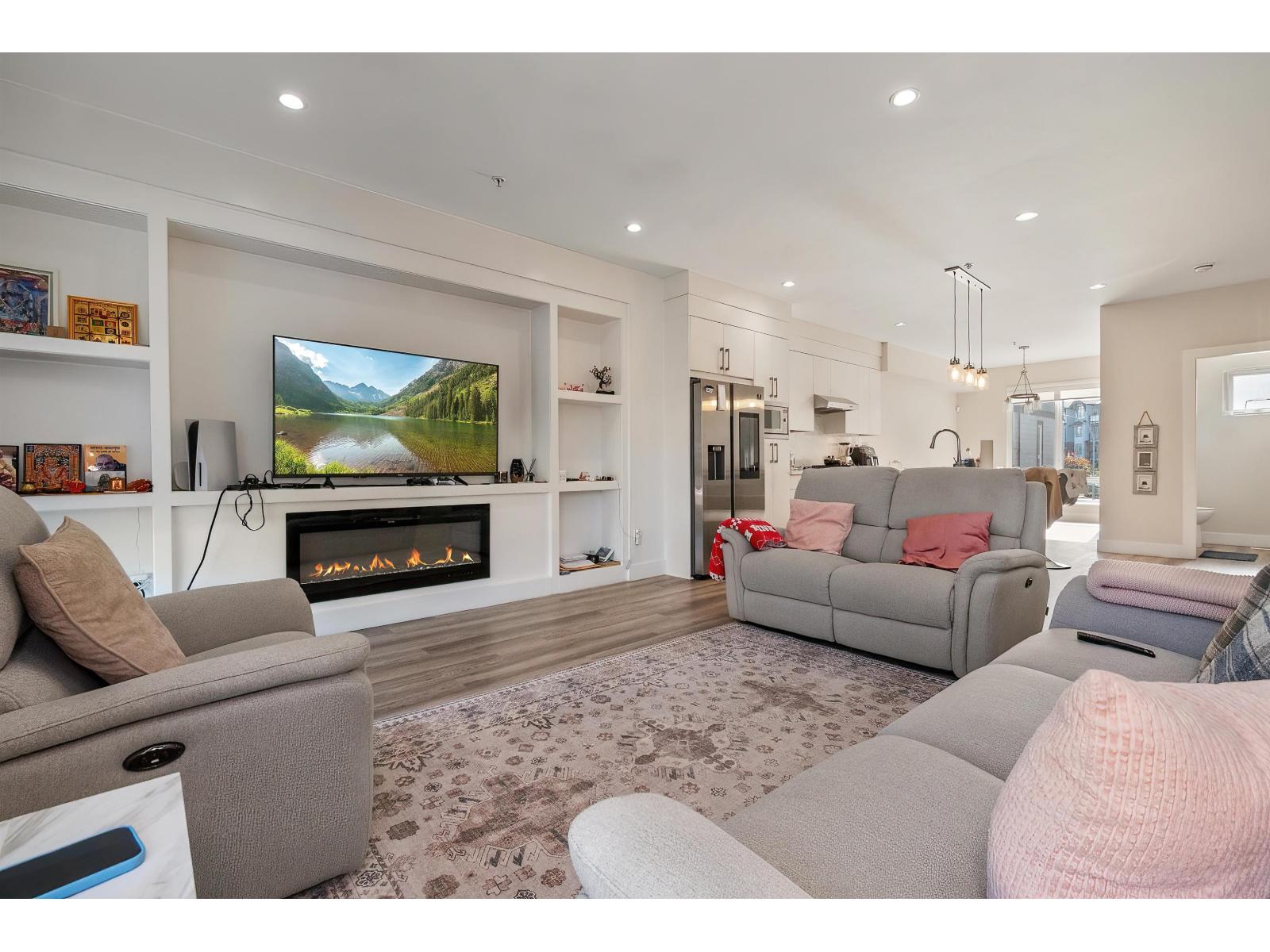 Photo of 29 5515 199A STREET 17