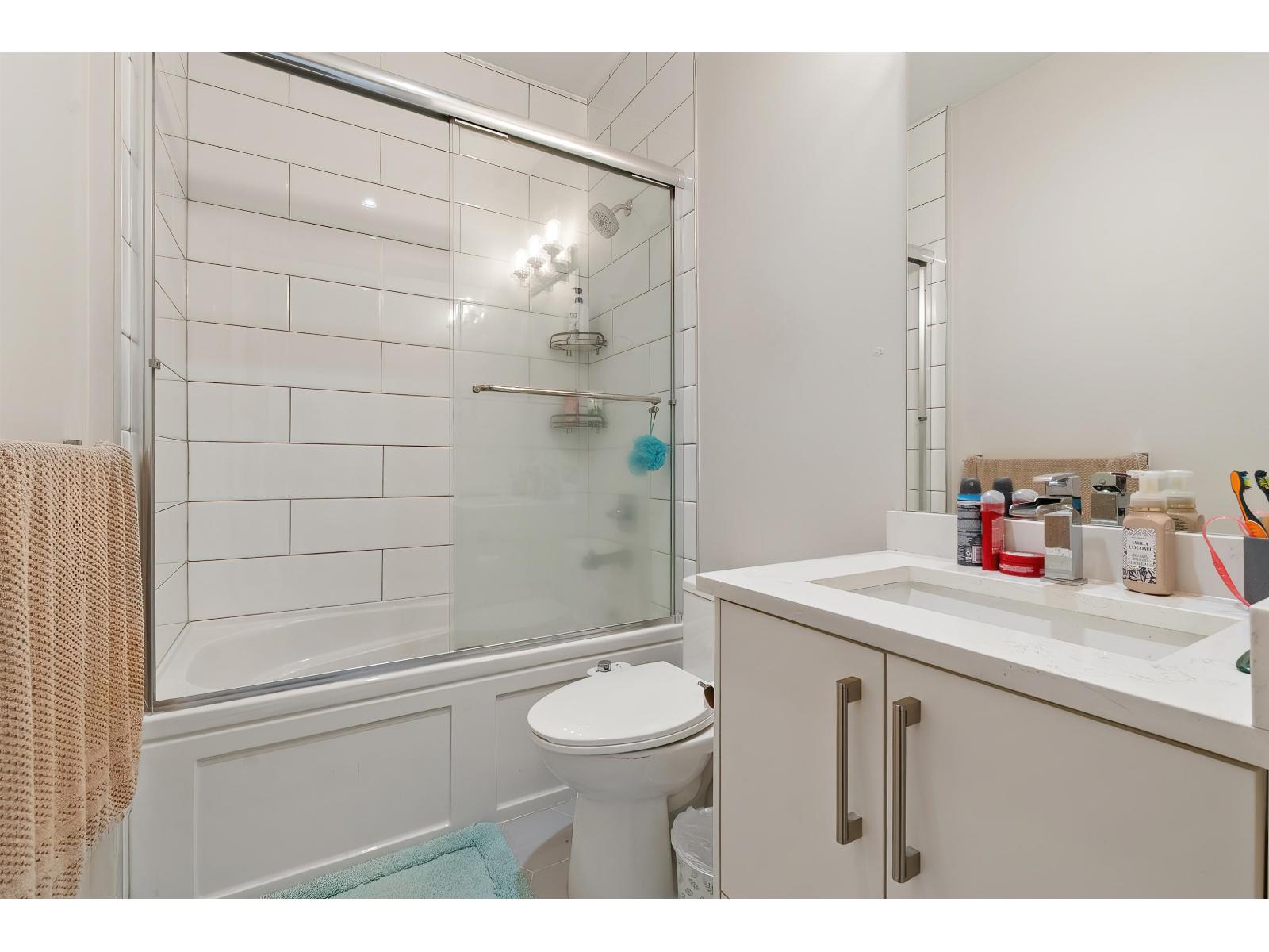 Photo of 29 5515 199A STREET 28