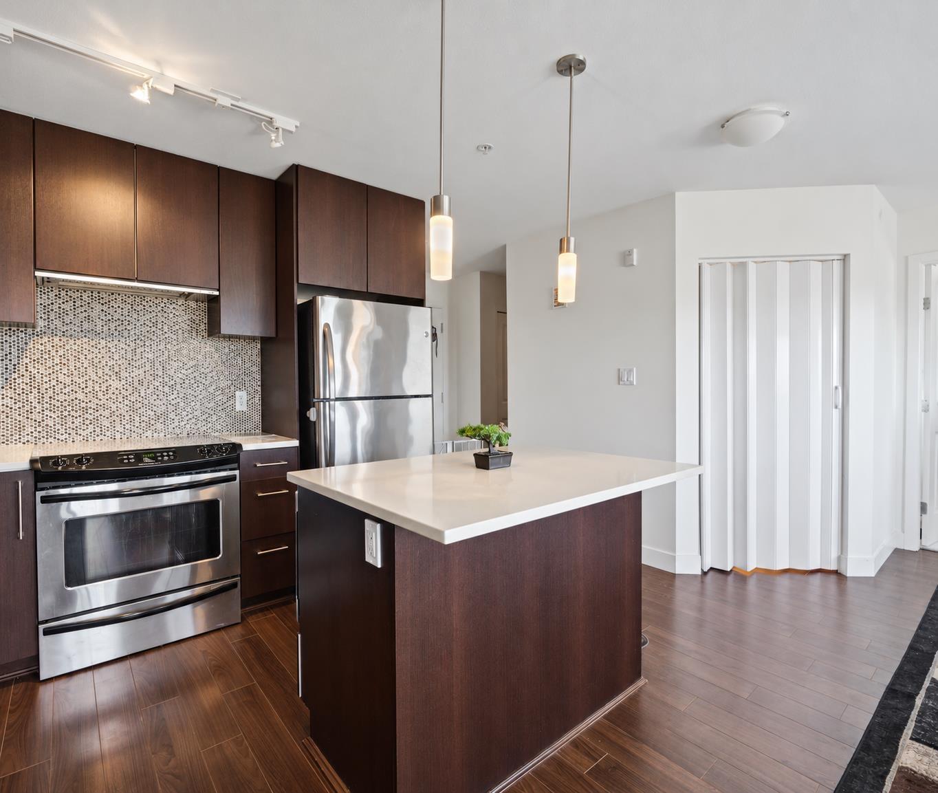 Photo of 410 15745 CROYDON DRIVE 17
