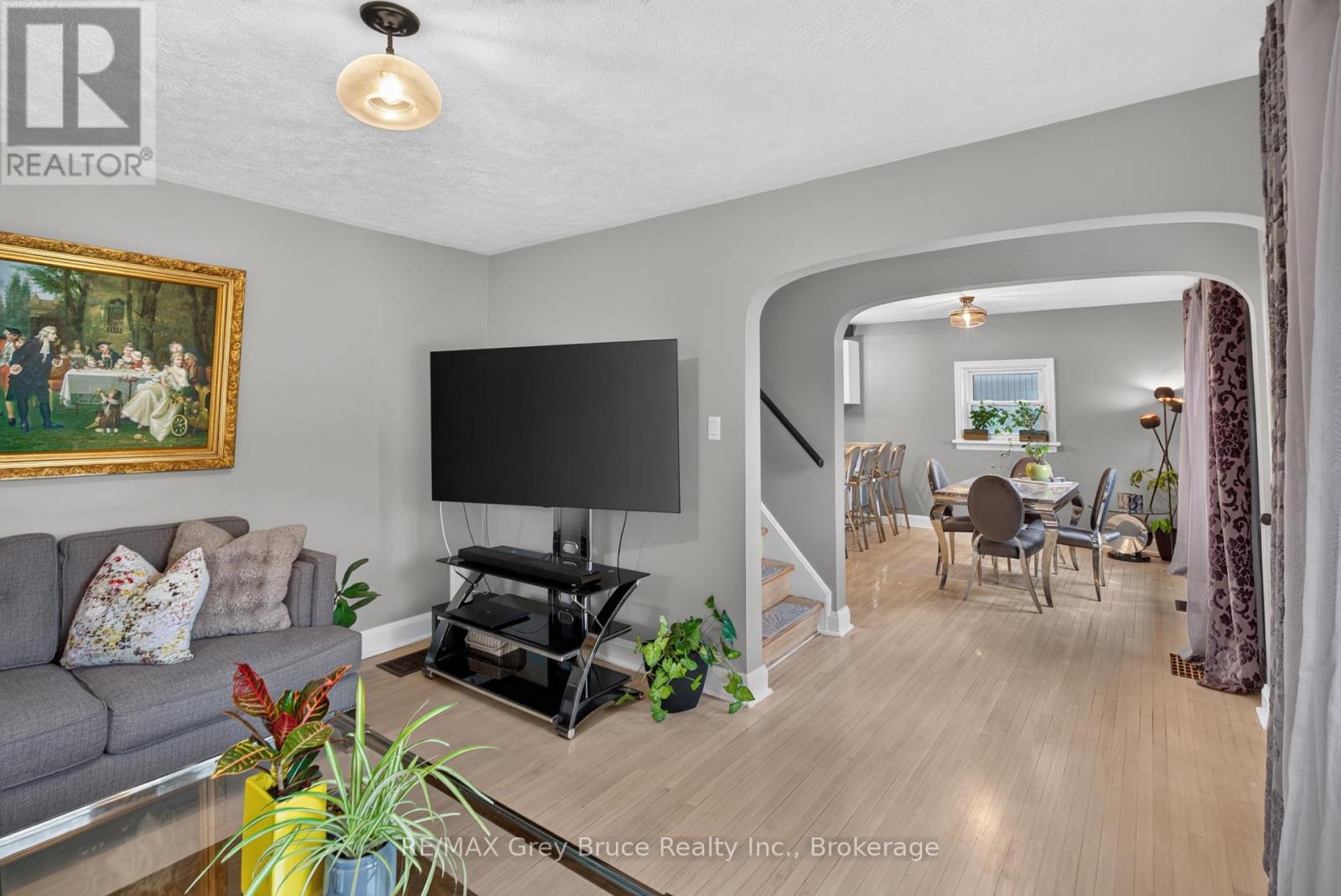 22 CRUICKSHANK STREET - 12