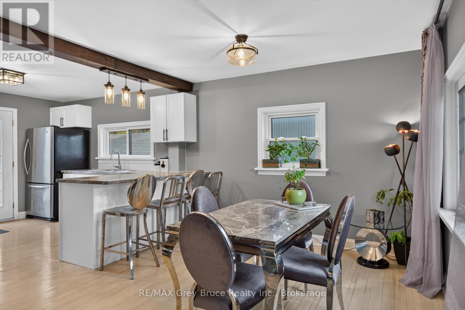 22 CRUICKSHANK STREET - 13