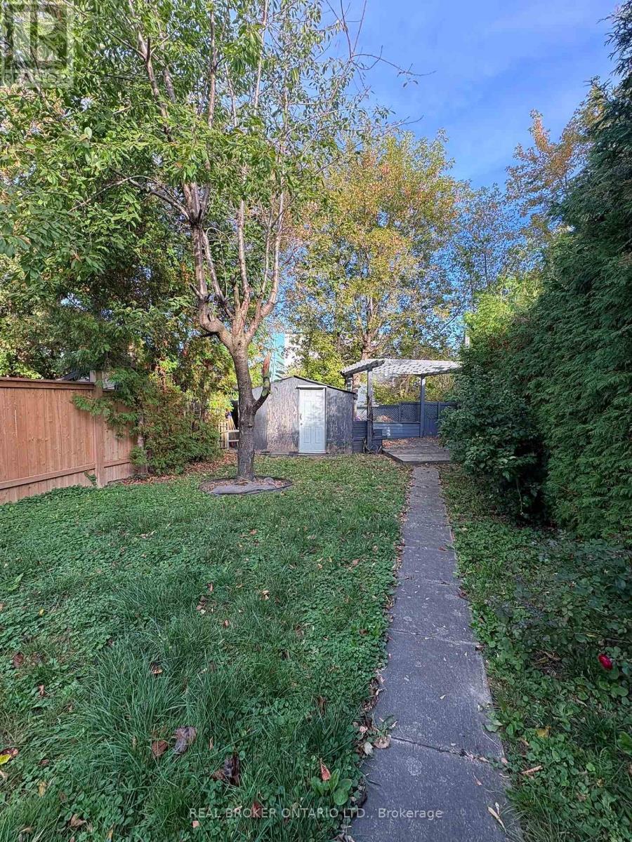 988 Cosburn Avenue — photo 13