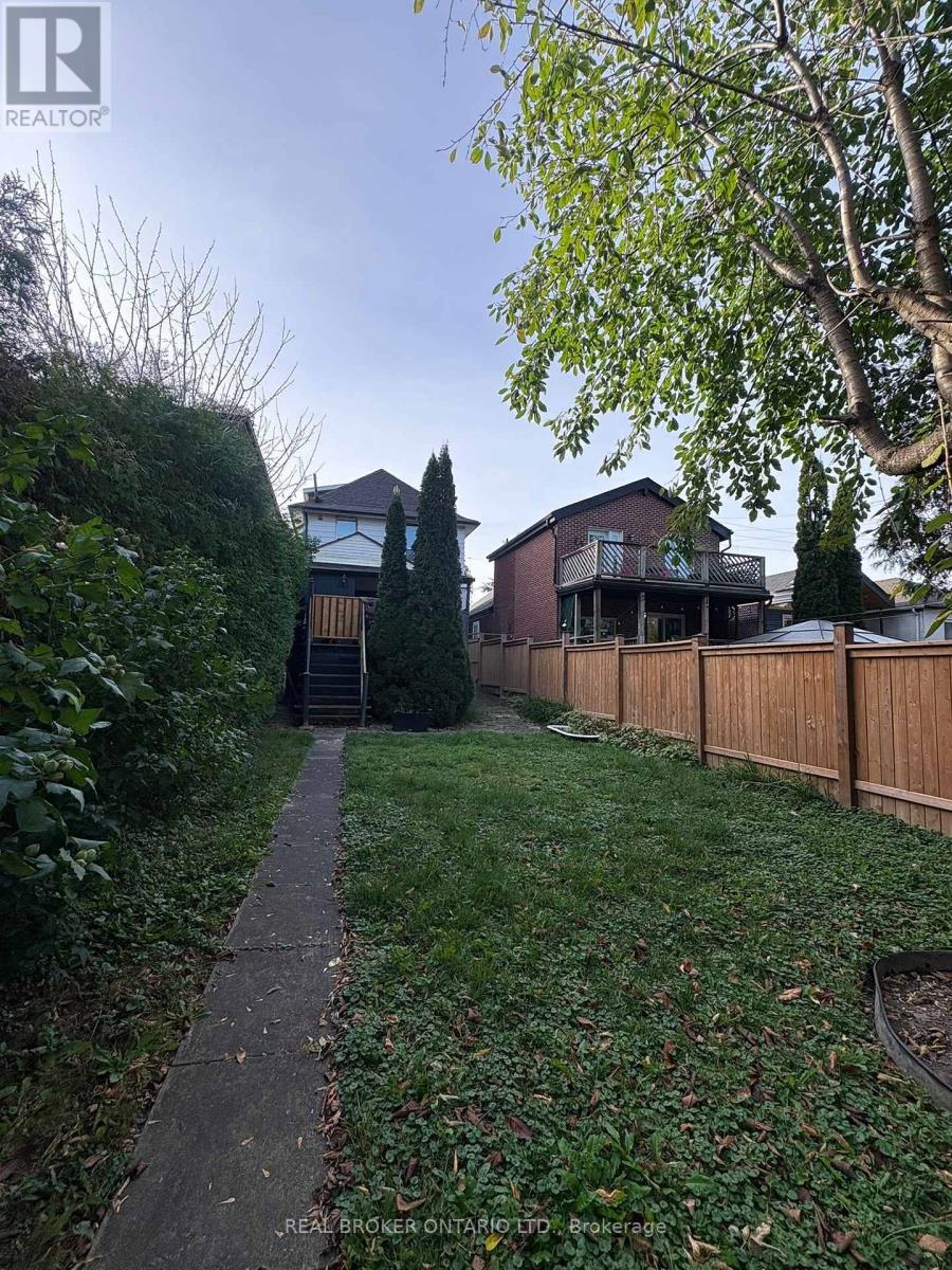 988 Cosburn Avenue — photo 15