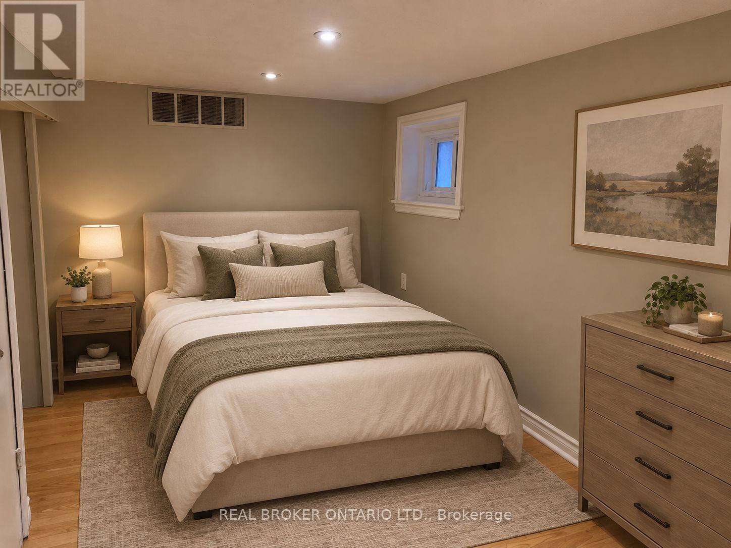 988 Cosburn Avenue — photo 2
