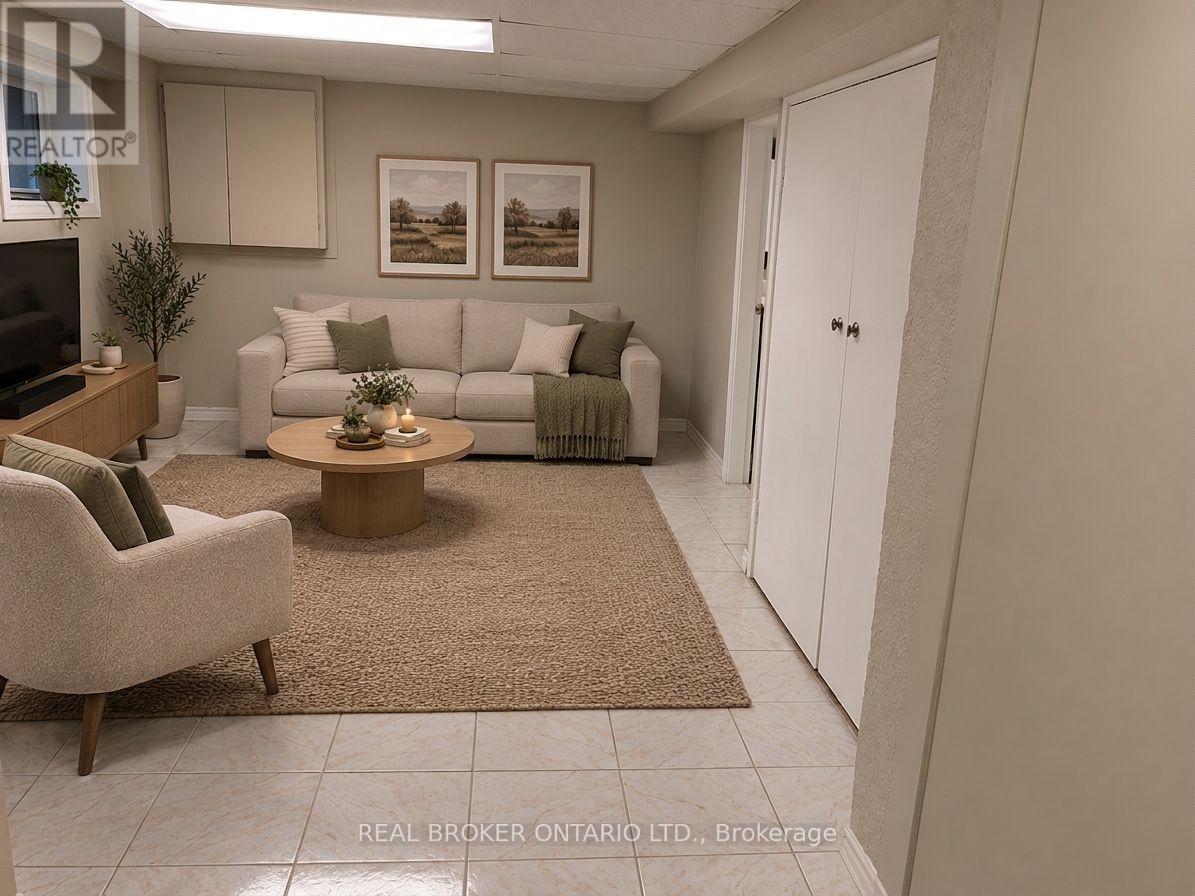 988 Cosburn Avenue — photo 3