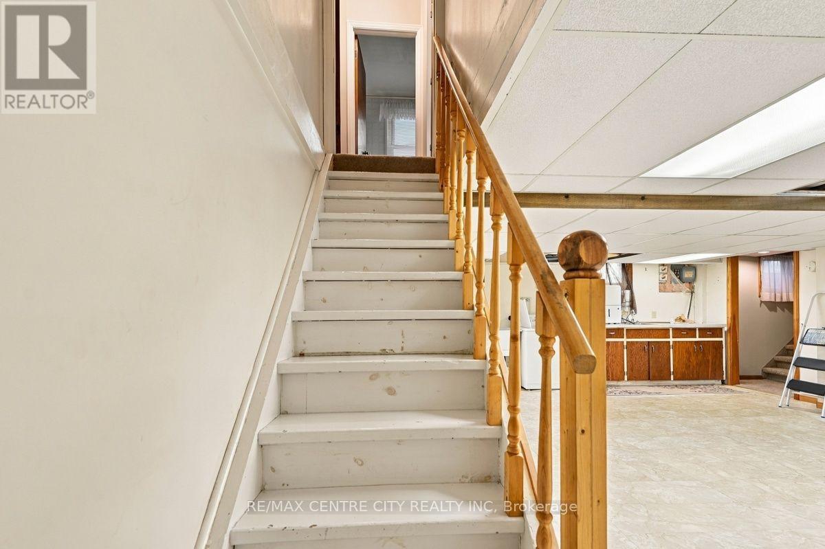 984 FANSHAWE PARK ROAD E - 32