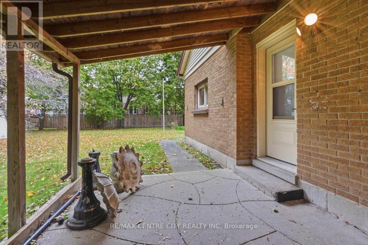 984 FANSHAWE PARK ROAD E - 35