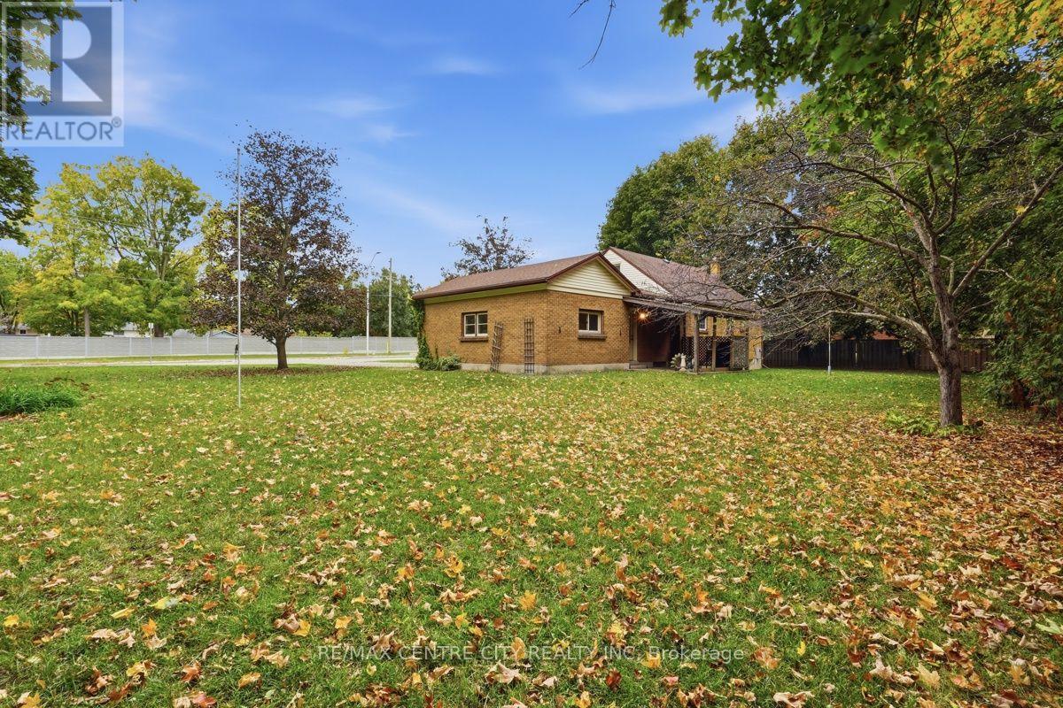 984 Fanshawe Park Road East — photo 40