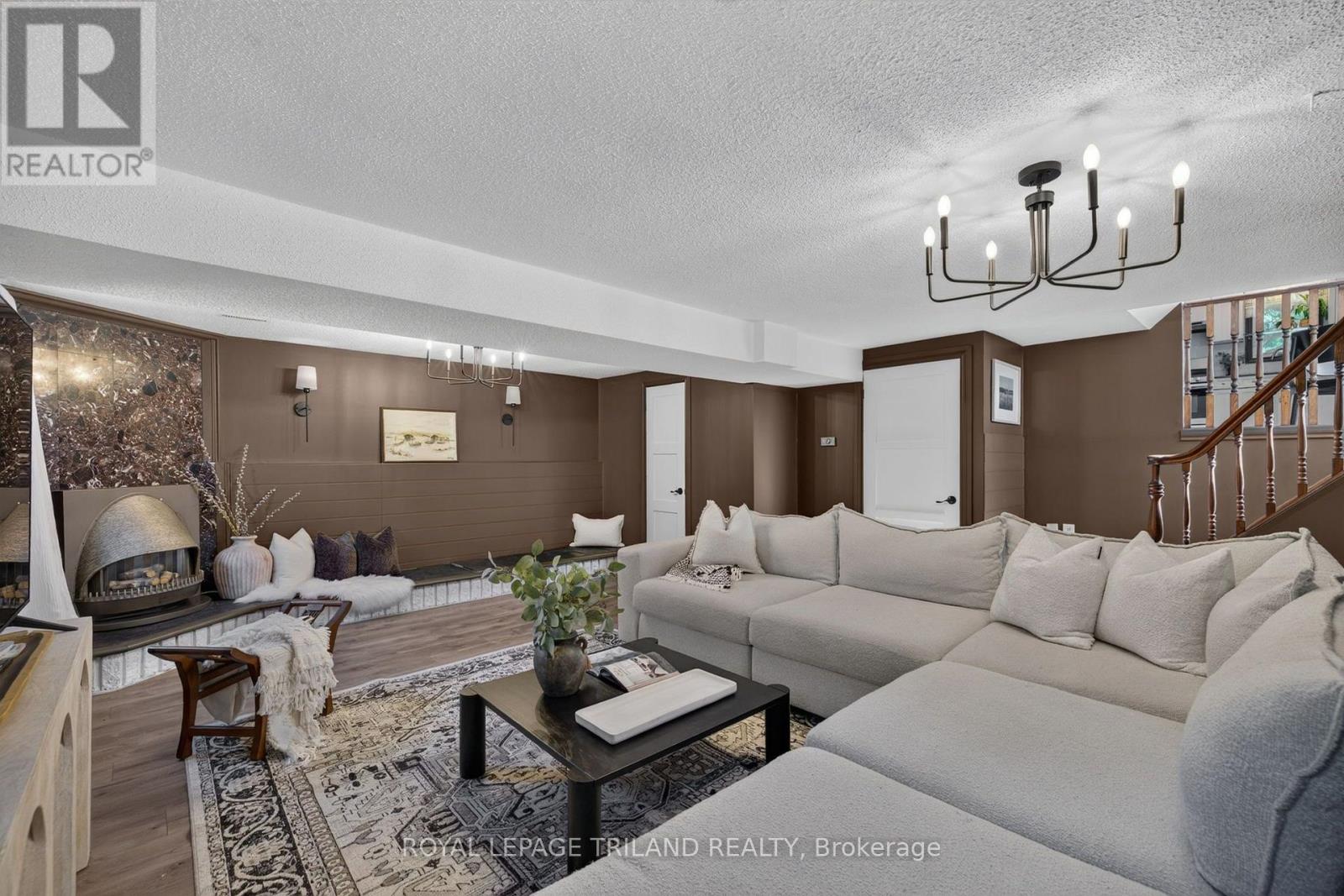 38 Caprice Crescent — photo 23