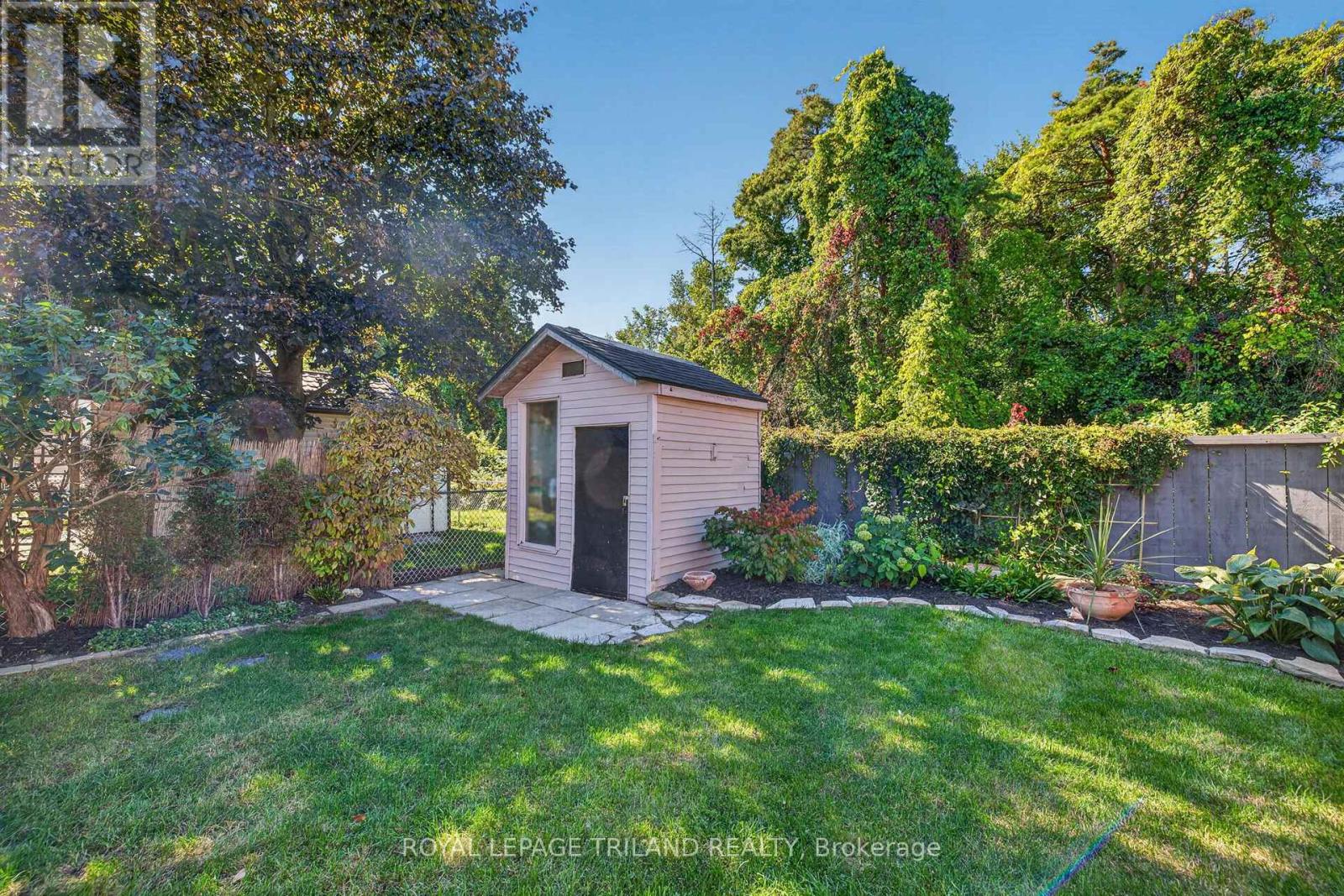 38 CAPRICE CRESCENT - 32