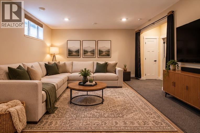#32 2444 York Avenue - 38