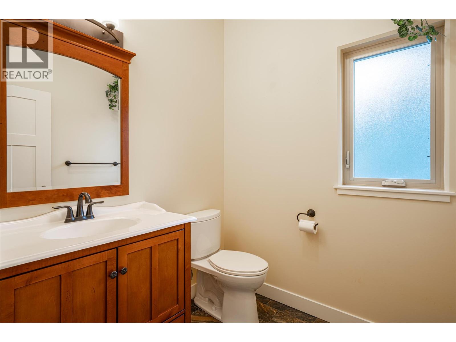 #32 2444 York Avenue - 35