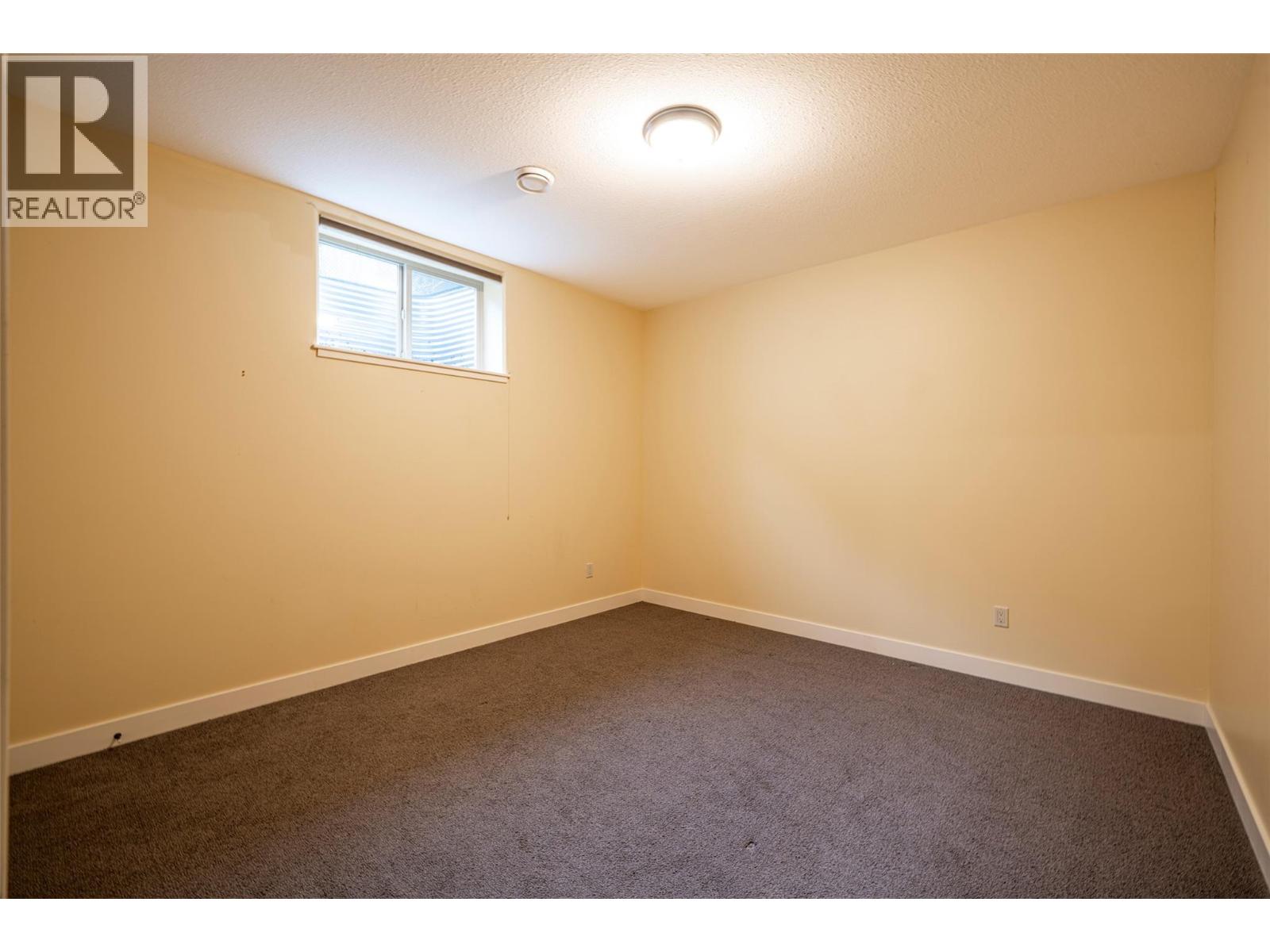 #32 2444 York Avenue - 42