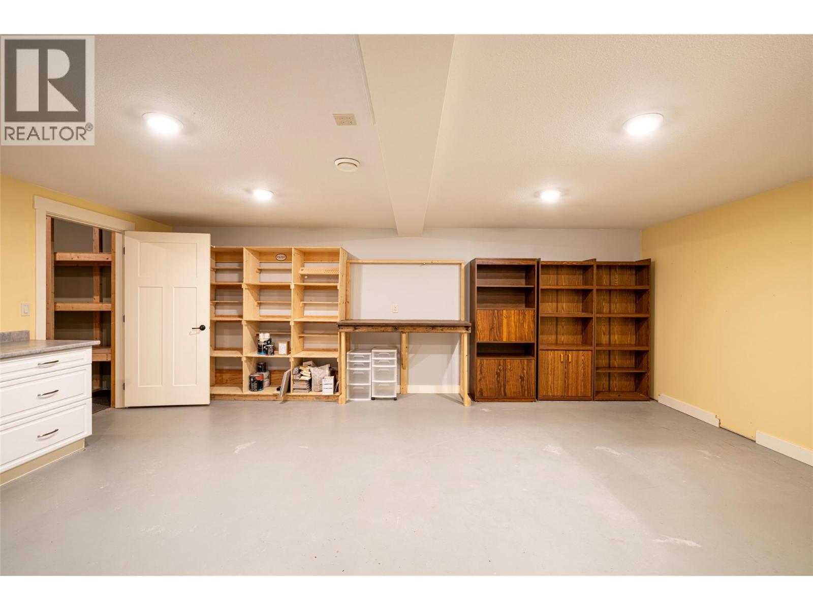 #32 2444 York Avenue - 53