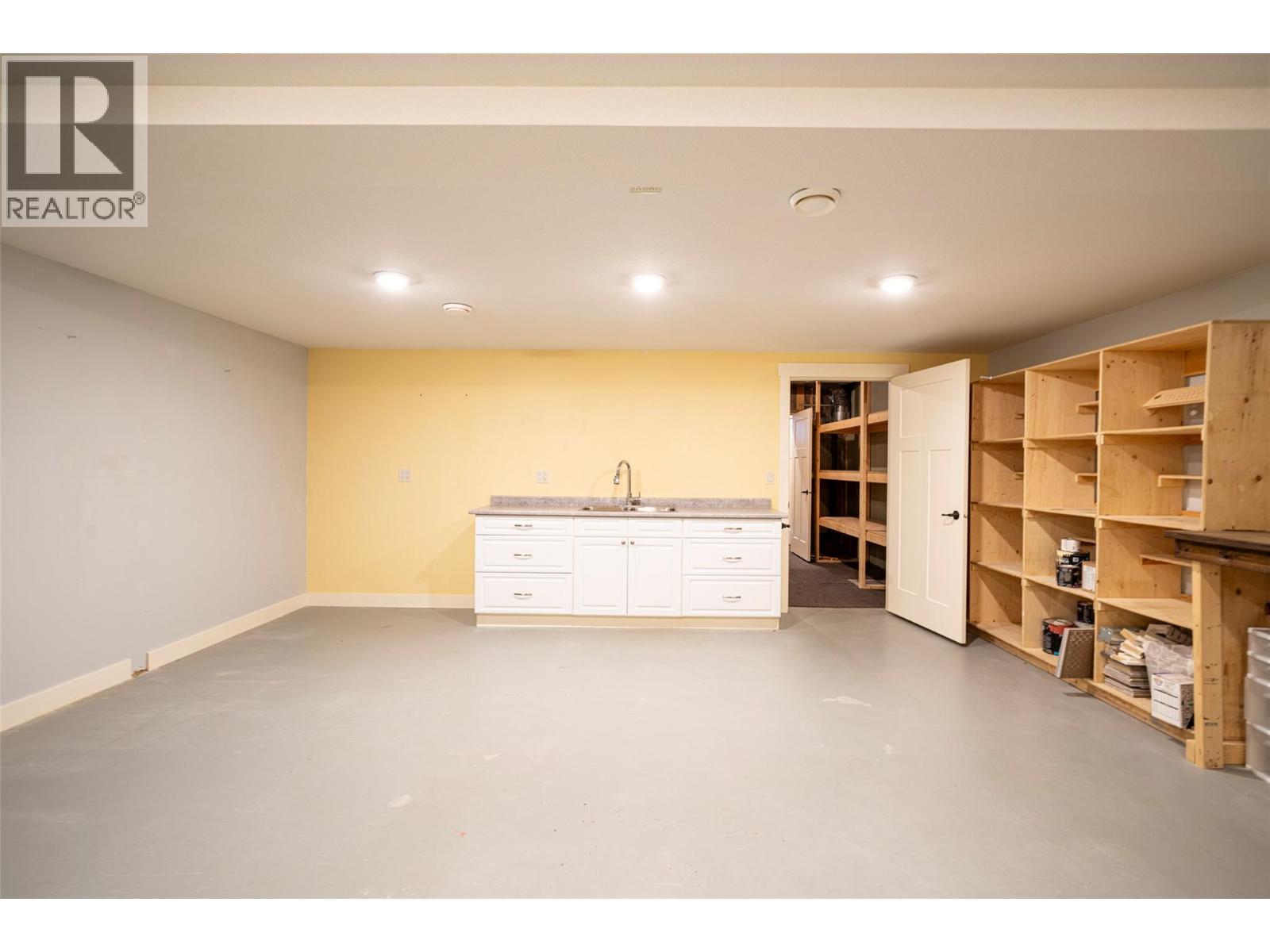 #32 2444 York Avenue - 54