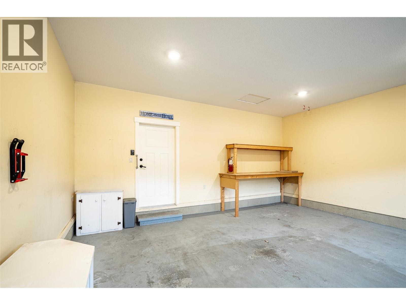 #32 2444 York Avenue - 57