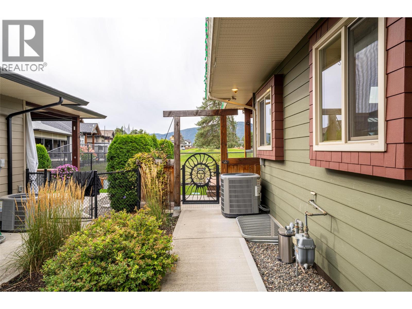 #32 2444 York Avenue - 58